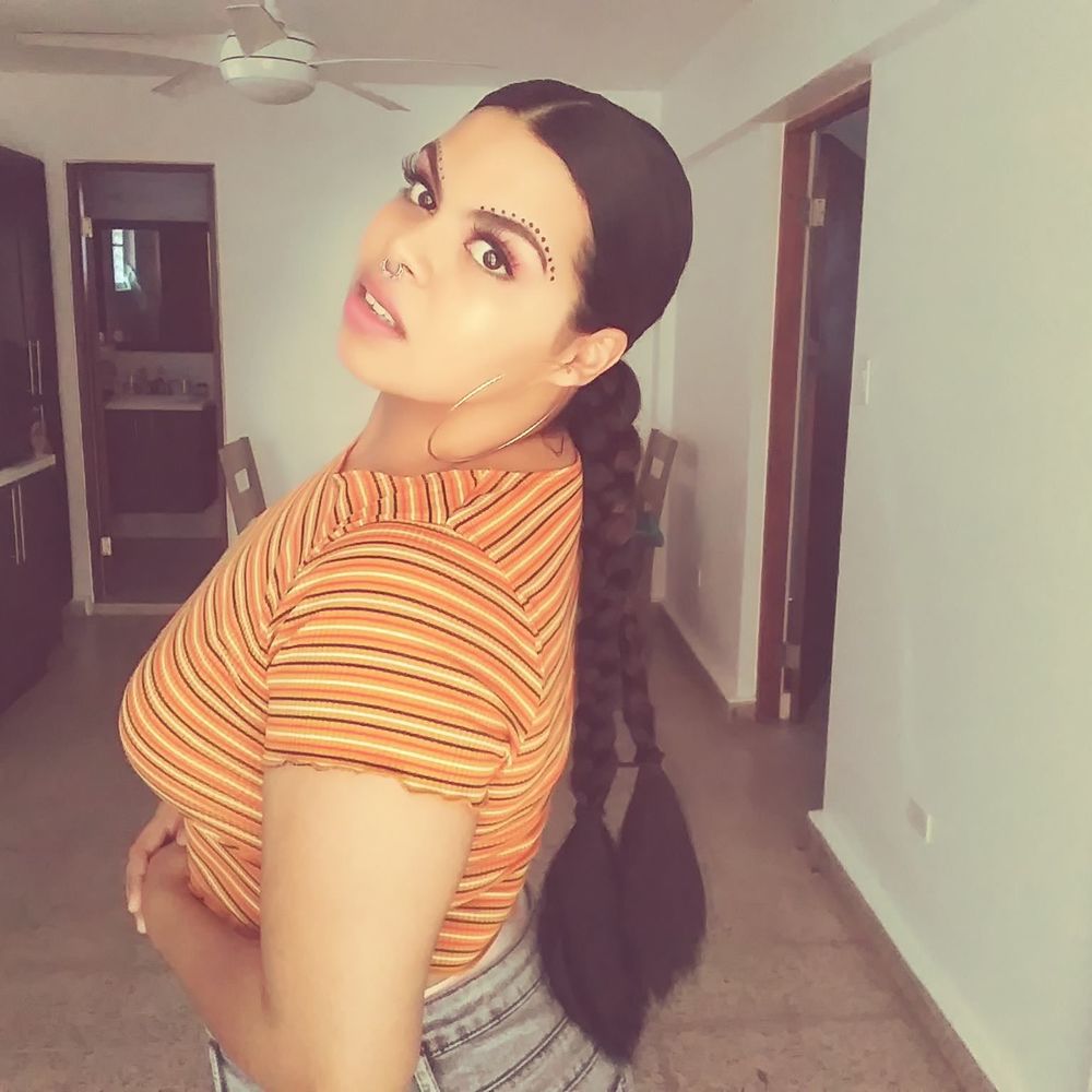 Meet your Posher, Nina